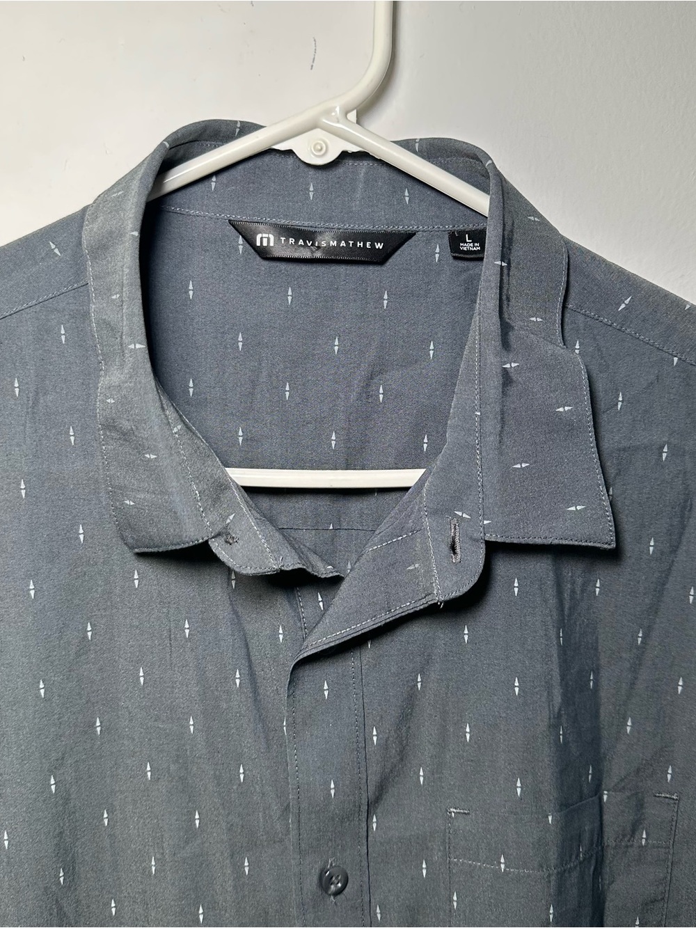 TravisMathew Men’s Gray Short Sleeve Button Front Shirt Geometric Print - Picture 6 of 15
